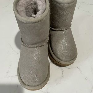Toddler Ugg’s golden glitter